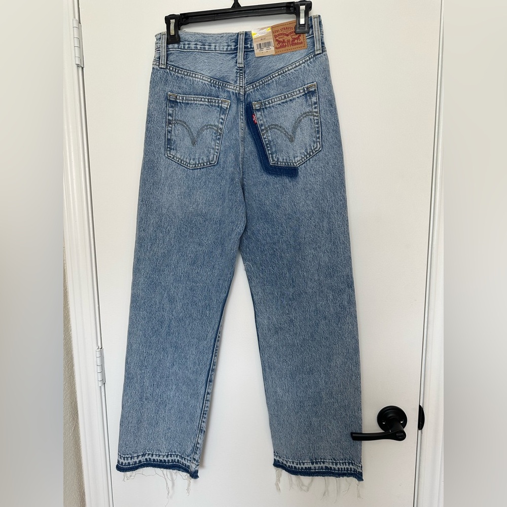 Levi's Ribcage Straight Ankle jeans in Light wash distressed Women’s size 26 NWT - Picture 2 of 10